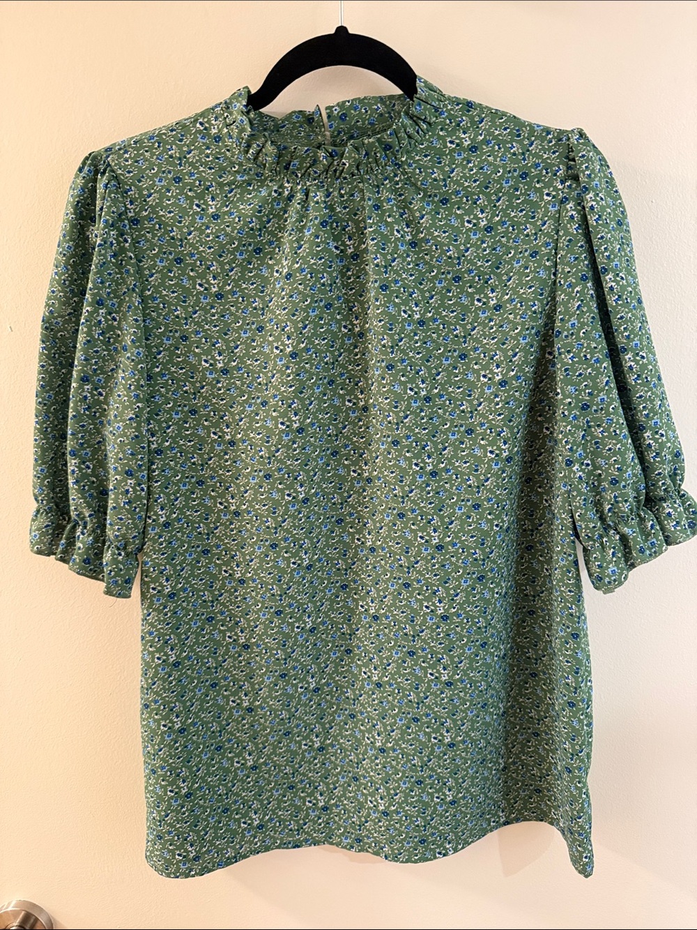Green Floral Ruffle-Neck Women's Blouse Size Small